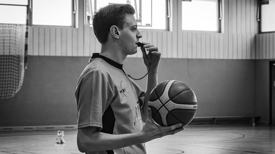 Linus Hartong Schiedsrichter im NBV Linus Hartong Schiedsrichter im NBV